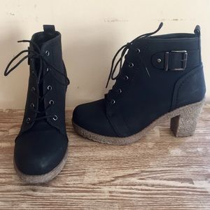 Lace-up ankle boots